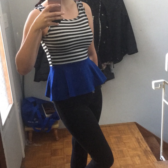 Sleeveless flare top - Picture 1 of 5